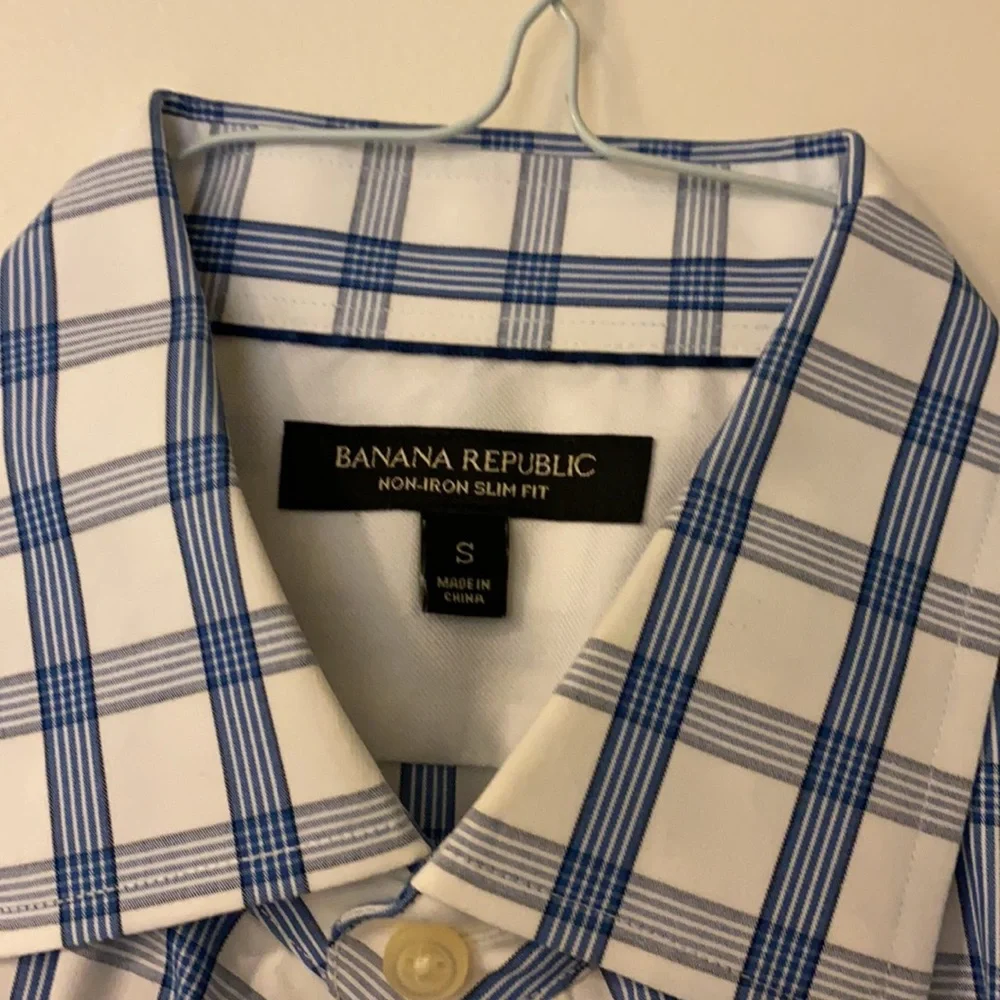 Banana Republic Non-Iron Slim Fit button u…
